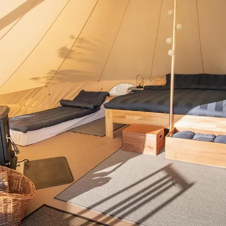 Luxury tent Moenus Paik Glamping *